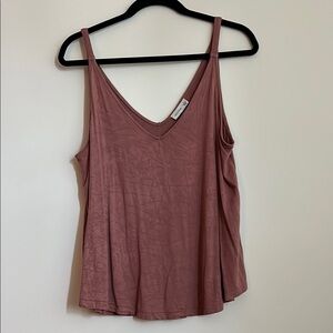 Gentle Fawn Pink Sleeveless Camisole with V-Neckline
